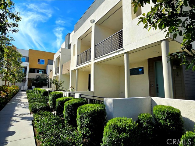 Detail Gallery Image 2 of 26 For 18 E Sunset, Long Beach,  CA 90805 - 3 Beds | 3 Baths