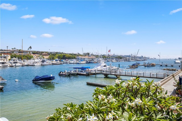 Detail Gallery Image 13 of 17 For 121 E Bay Front, Newport Beach,  CA 92662 - 3 Beds | 2 Baths