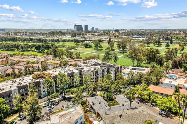 11053 Strathmore Drive, Westwood - Century City CA: https://media.crmls.org/medias/2325dc3f-1487-4f9a-a29d-31d7ac07404b.jpg