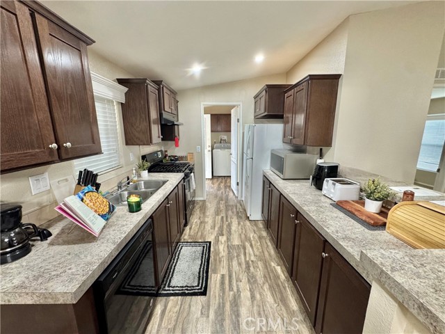 Detail Gallery Image 6 of 18 For 5800 Hamner #156,  Corona,  CA 91752 - 3 Beds | 2 Baths