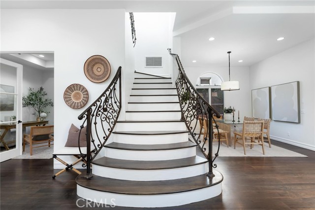 Detail Gallery Image 33 of 64 For 2516 Walnut Ave, Manhattan Beach,  CA 90266 - 5 Beds | 5/1 Baths