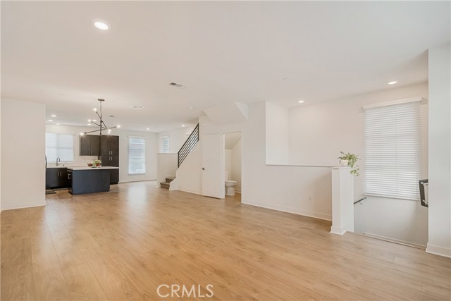 Detail Gallery Image 6 of 33 For 2700 E Chaucer #14,  Los Angeles,  CA 90065 - 4 Beds | 4 Baths