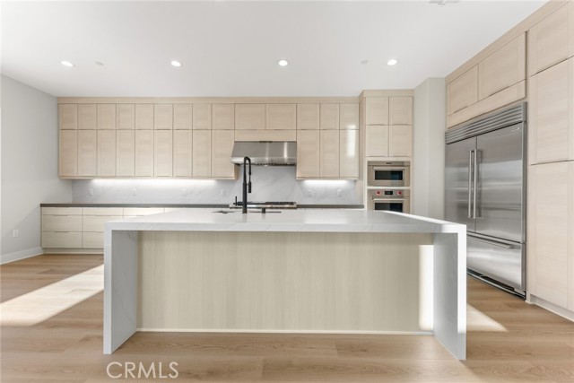 Detail Gallery Image 5 of 56 For 209 Stage, Irvine,  CA 92618 - 5 Beds | 5 Baths