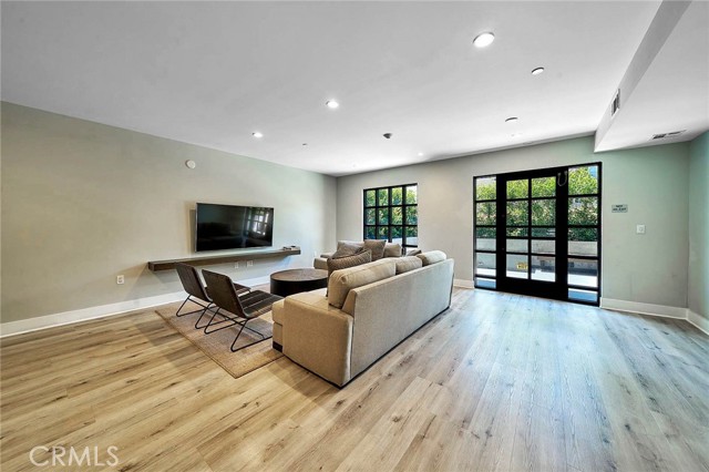 Detail Gallery Image 20 of 23 For 3715 San Marino St #104,  Los Angeles,  CA 90019 - 3 Beds | 2/1 Baths