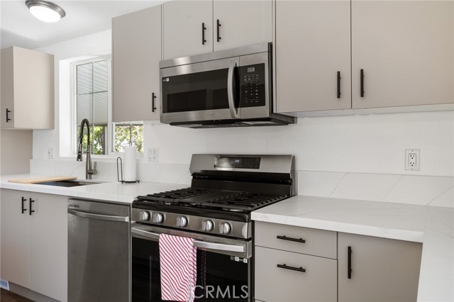 23777 Mulholland Highway, Calabasas CA: https://media.crmls.org/medias/23277a38-fb9f-4cde-8fb6-37beb5df7c63.jpg