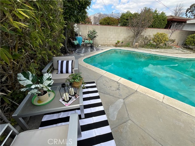 pool area casual seating