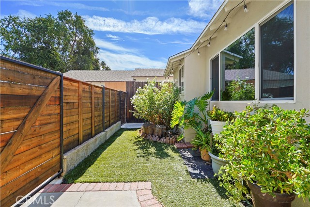 Detail Gallery Image 3 of 52 For 6213 Enfield Ave, Encino,  CA 91316 - 4 Beds | 2 Baths