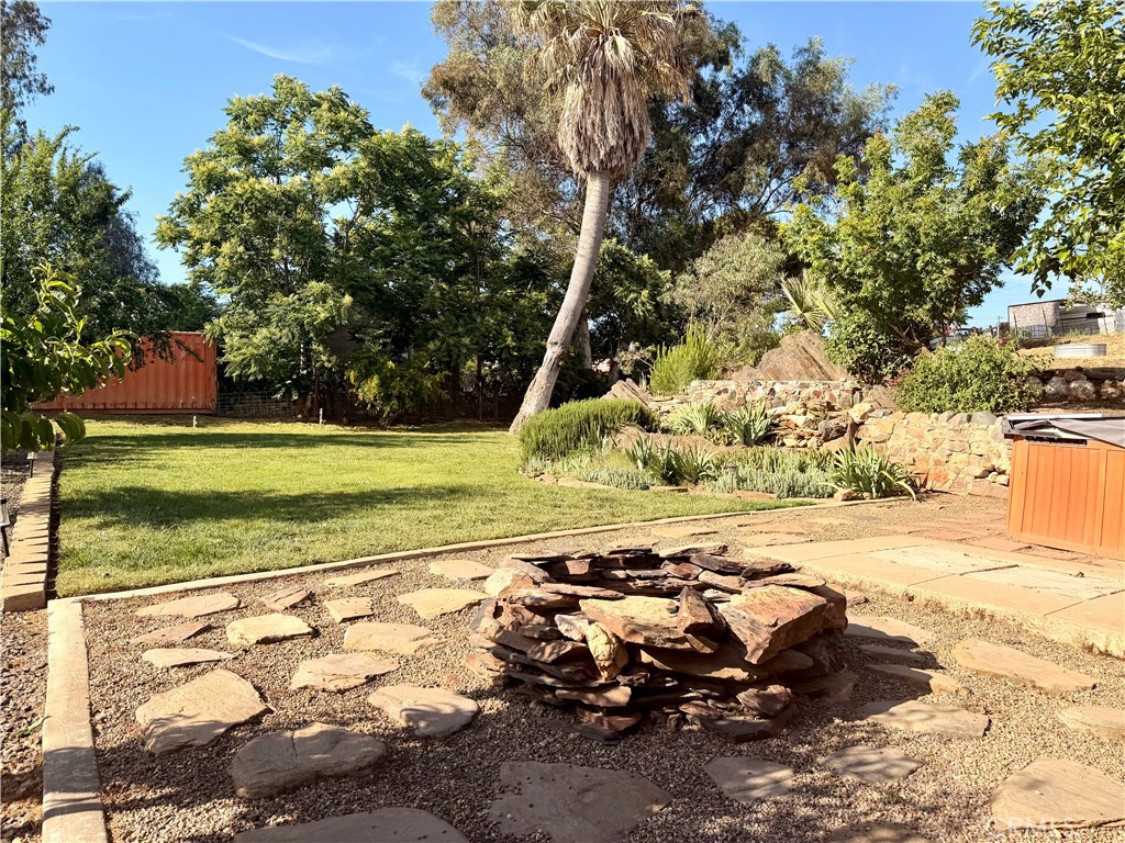 https://media.crmls.org/medias/232a835f-1d40-4309-b8fb-5de8f1969a4d.jpg?preset=X-Large