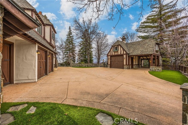 29162 Bald Eagle Ridge, Lake Arrowhead CA: https://media.crmls.org/medias/232a961b-3c1b-423e-a3c8-b1a75558515f.jpg