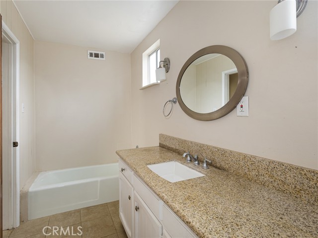 Detail Gallery Image 13 of 32 For 403 E Pine Ave, El Segundo,  CA 90245 - 5 Beds | 3 Baths
