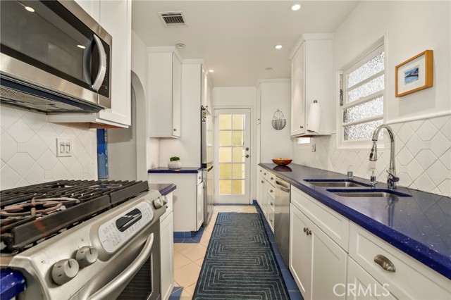 Detail Gallery Image 37 of 39 For 1619 S Curson, Los Angeles,  CA 90019 - 3 Beds | 2 Baths