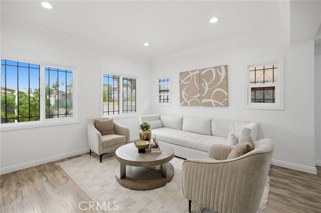 Detail Gallery Image 6 of 44 For 1345 W 51st Pl, Los Angeles,  CA 90037 - 6 Beds | 3 Baths