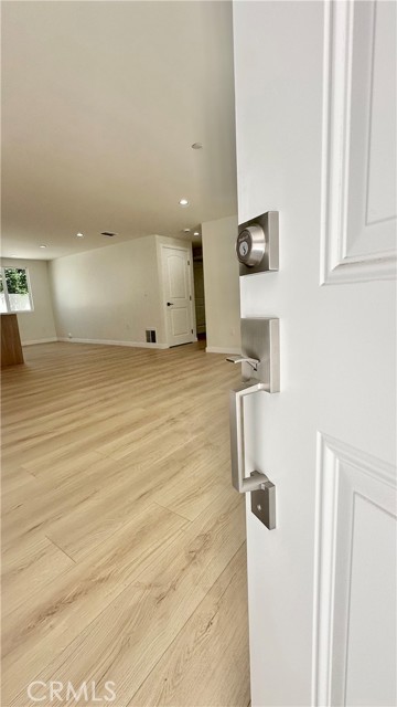 Detail Gallery Image 4 of 26 For 7728 Laurel Canyon Blvd, North Hollywood,  CA 91605 - 3 Beds | 2 Baths