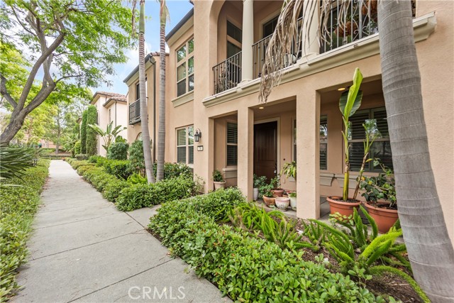 76 City Stroll, Irvine CA: https://media.crmls.org/medias/232cc1b4-6282-4a93-bf4d-f216f1fb164a.jpg