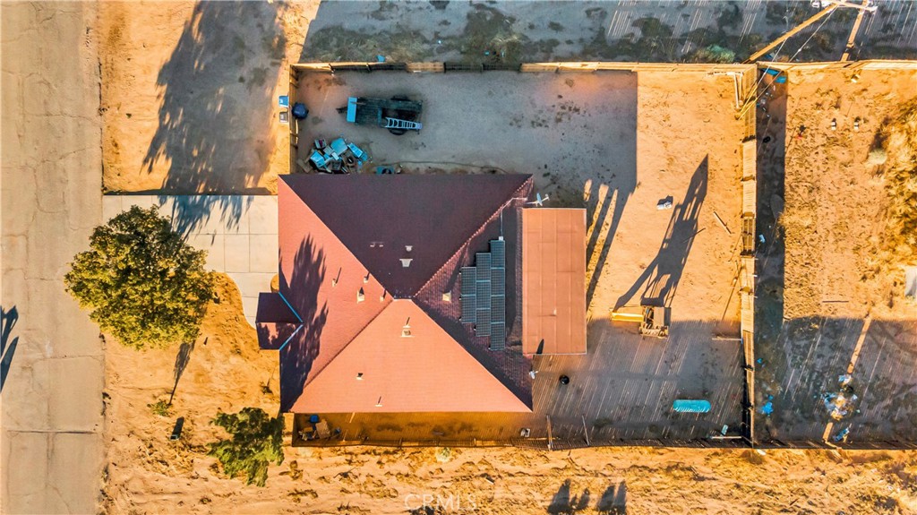 https://media.crmls.org/medias/232cf807-8601-4d2b-b0de-aa72f05db68f.jpg?preset=X-Large