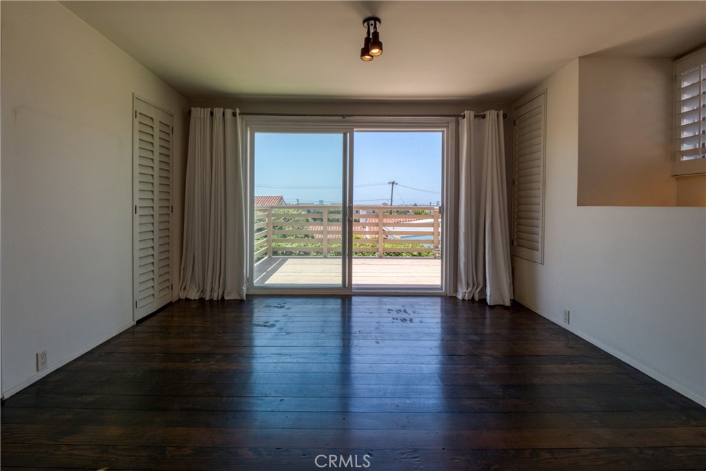 https://media.crmls.org/medias/232d671a-7f10-482b-8dc1-025851e5ba64.jpg?preset=X-Large