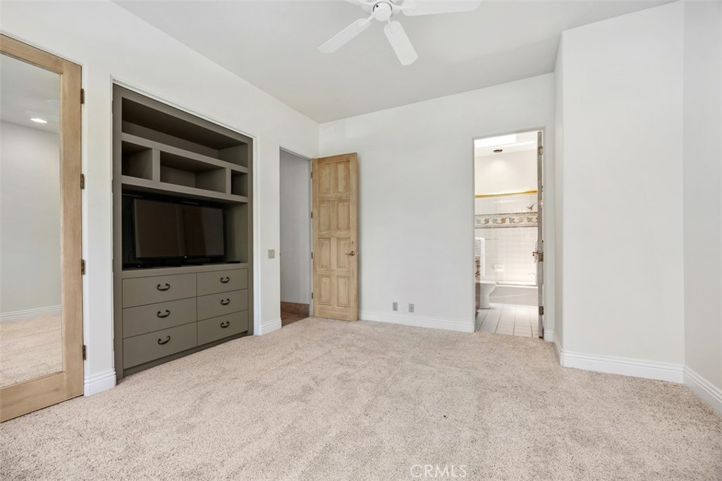 https://media.crmls.org/medias/232d6df0-9afa-40c6-aa30-94b69195c966.jpg?preset=X-Large