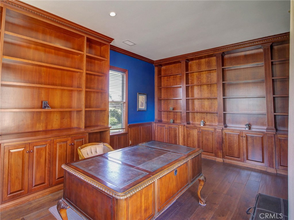 https://media.crmls.org/medias/232d95a7-0ba5-4784-a874-0a3c7d8f7e43.jpg?preset=X-Large