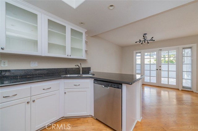 Detail Gallery Image 10 of 24 For 96 Stanford Ct, Irvine,  CA 92612 - 2 Beds | 1/1 Baths