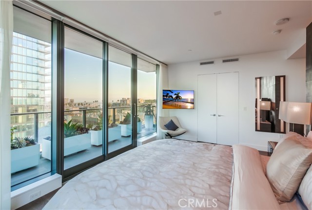 2855 5th Avenue, San Diego CA: https://media.crmls.org/medias/232e2f90-cf00-4eeb-8434-5a93db30e1b1.jpg