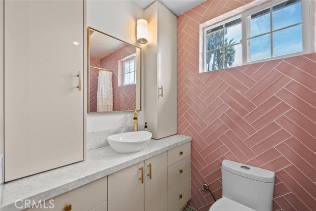 13936 Magnolia Boulevard, Sherman Oaks CA: https://media.crmls.org/medias/232efc1e-0389-4a14-a354-78146808d0f3.jpg