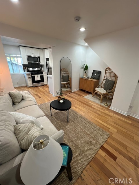 Detail Gallery Image 4 of 16 For 4113 E 10th St #2,  Long Beach,  CA 90804 - 2 Beds | 2 Baths
