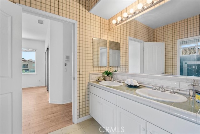 20342 Via Cellini, Porter Ranch CA: https://media.crmls.org/medias/233011ec-fcd0-4502-a0f2-b812058287aa.jpg