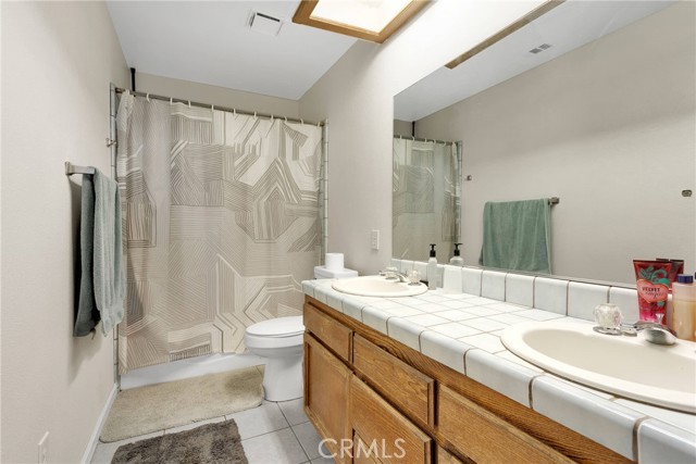 25733 Roundup Way, Apple Valley CA: https://media.crmls.org/medias/233070ce-b0d4-4e32-b664-8980b9b2d7ac.jpg