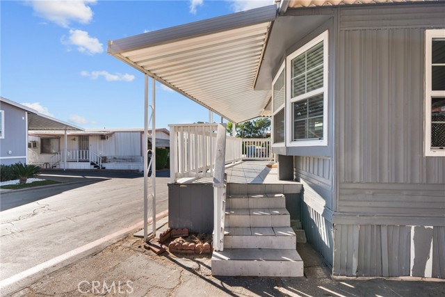 12401 filmore, Sylmar CA: https://media.crmls.org/medias/2330a3cc-8020-4c87-8ccf-f28fe27a4ce1.jpg