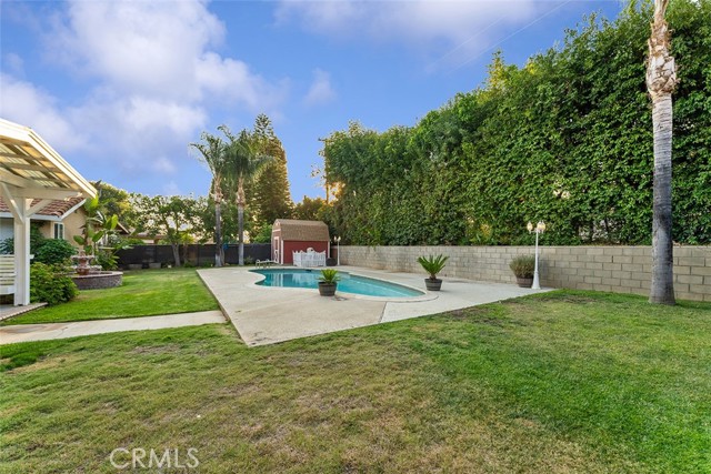 1073 E Knollcrest Drive, Covina CA: https://media.crmls.org/medias/233145fe-2e55-4747-9884-7294a6a01932.jpg