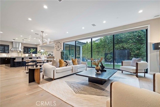 Detail Gallery Image 9 of 36 For 115 Interstellar, Irvine,  CA 92618 - 5 Beds | 5/1 Baths