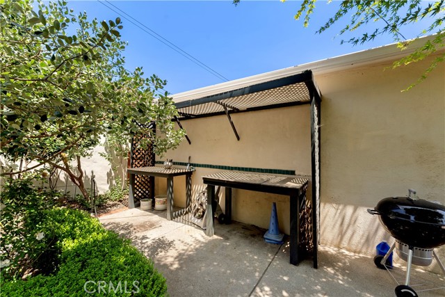 2042 E Crary Street, Pasadena CA: https://media.crmls.org/medias/23316f78-c0a5-464a-b148-3bc7d7c6e4ae.jpg
