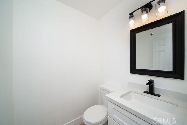 Detail Gallery Image 11 of 28 For 309 Juniper Ave, Santa Ana,  CA 92707 - 4 Beds | 2/1 Baths