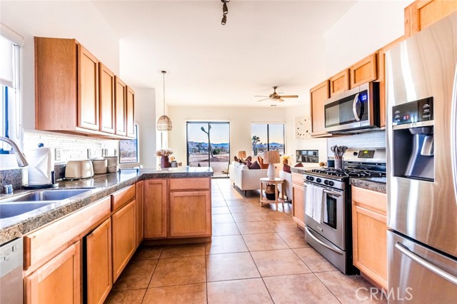 Detail Gallery Image 4 of 19 For 60319 Fairmount Dr, Joshua Tree,  CA 92252 - 4 Beds | 2 Baths