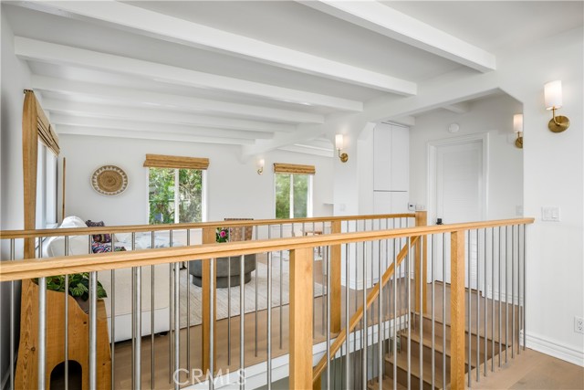 1071 Oro Street, Laguna Beach CA: https://media.crmls.org/medias/2332fdba-1a9e-426b-ad0e-419ec5efb71f.jpg