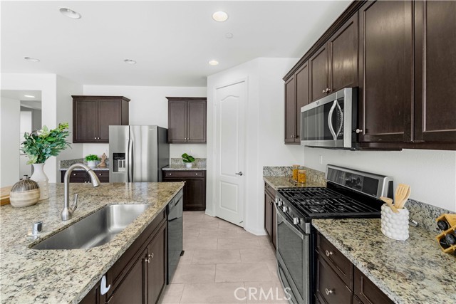 7659 Prairie Drive, Riverside CA: https://media.crmls.org/medias/233345e7-5aad-41e1-8d24-25f27b77a066.jpg