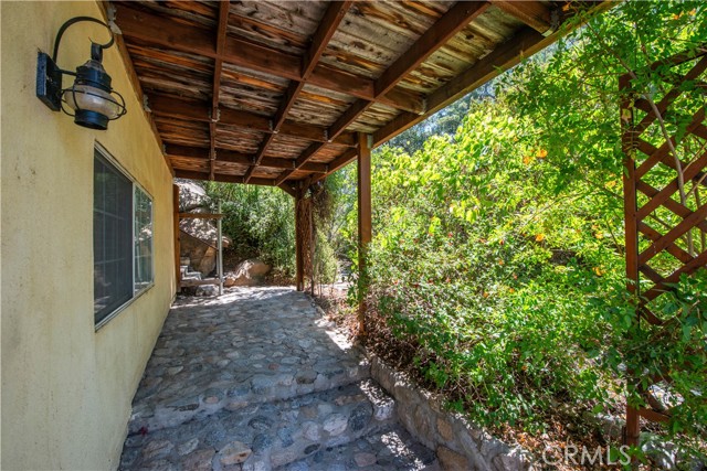 23329 Raymond Street, Chatsworth CA: https://media.crmls.org/medias/233362cd-ecf3-4743-98cb-b2b08e28f0e6.jpg