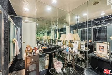 3540 N Knoll Drive, Los Angeles CA: https://media.crmls.org/medias/2334285a-8bf0-46ef-8eee-2db8c3a59a97.jpg
