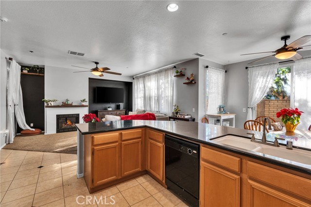 Detail Gallery Image 8 of 40 For 1607 Perennial Ct, Perris,  CA 92571 - 3 Beds | 2/1 Baths