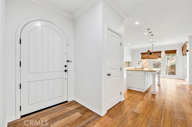 34 Somerton, Irvine CA: https://media.crmls.org/medias/2334b479-e52b-416f-8d6c-2d04cf150428.jpg