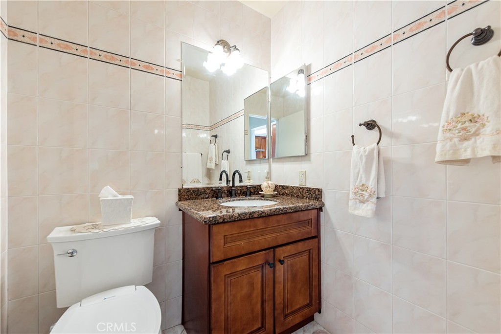 https://media.crmls.org/medias/2334c69f-7d72-476d-a997-bed51bba47a7.jpg?preset=X-Large