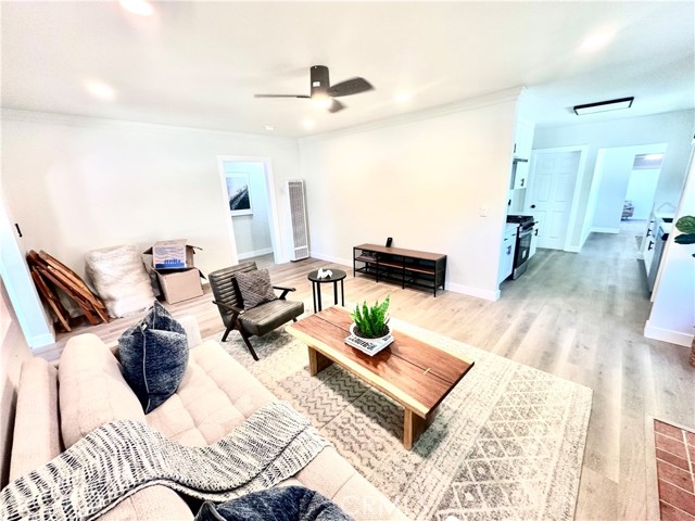 13723 Pinney Street, Pacoima CA: https://media.crmls.org/medias/233613fd-4450-4a01-b82c-b2cfd8bf4e97.jpg