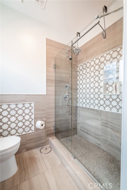 Detail Gallery Image 18 of 39 For 1949 N Catalina Street, –,  CA 90027 - 6 Beds | 5 Baths