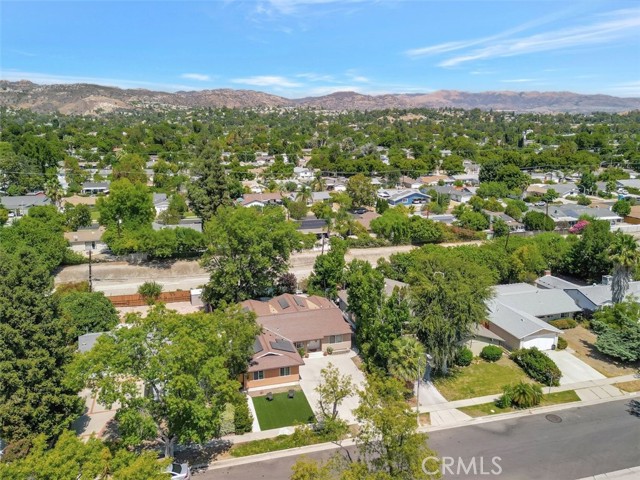 24017 Sylvan Street, Woodland Hills CA: https://media.crmls.org/medias/233789a9-5499-4f0f-ba34-76e3c6754948.jpg