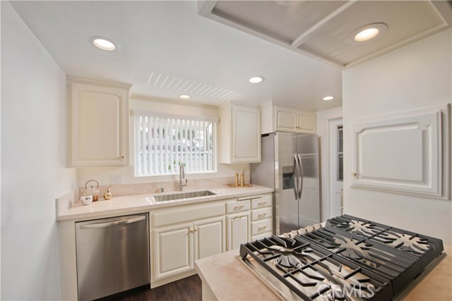 Detail Gallery Image 5 of 20 For 24062 Gemwood Dr, Lake Forest,  CA 92630 - 3 Beds | 2 Baths