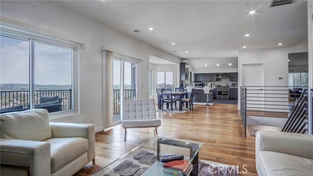 Detail Gallery Image 7 of 42 For 4124 Barrett, Los Angeles,  CA 90032 - 5 Beds | 4/1 Baths