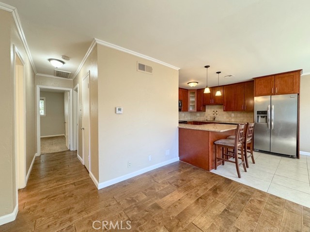 Detail Gallery Image 3 of 22 For 18547 Collins St #B24,  Tarzana,  CA 91356 - 2 Beds | 2 Baths