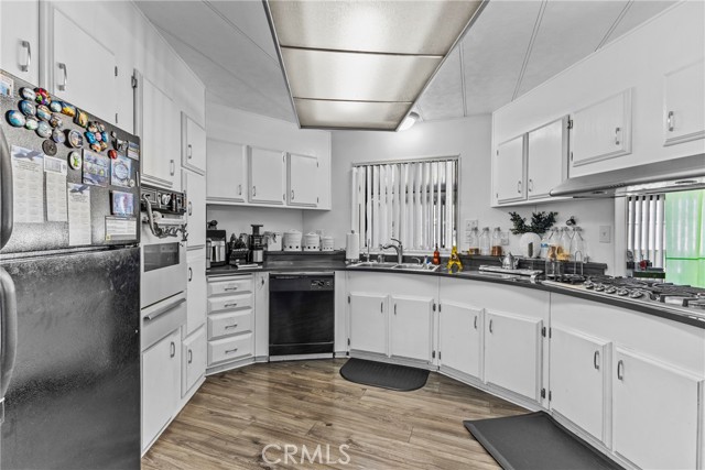 4000 Pierce Street, Riverside CA: https://media.crmls.org/medias/233a14eb-cfc0-411a-a509-628e9364f9a5.jpg