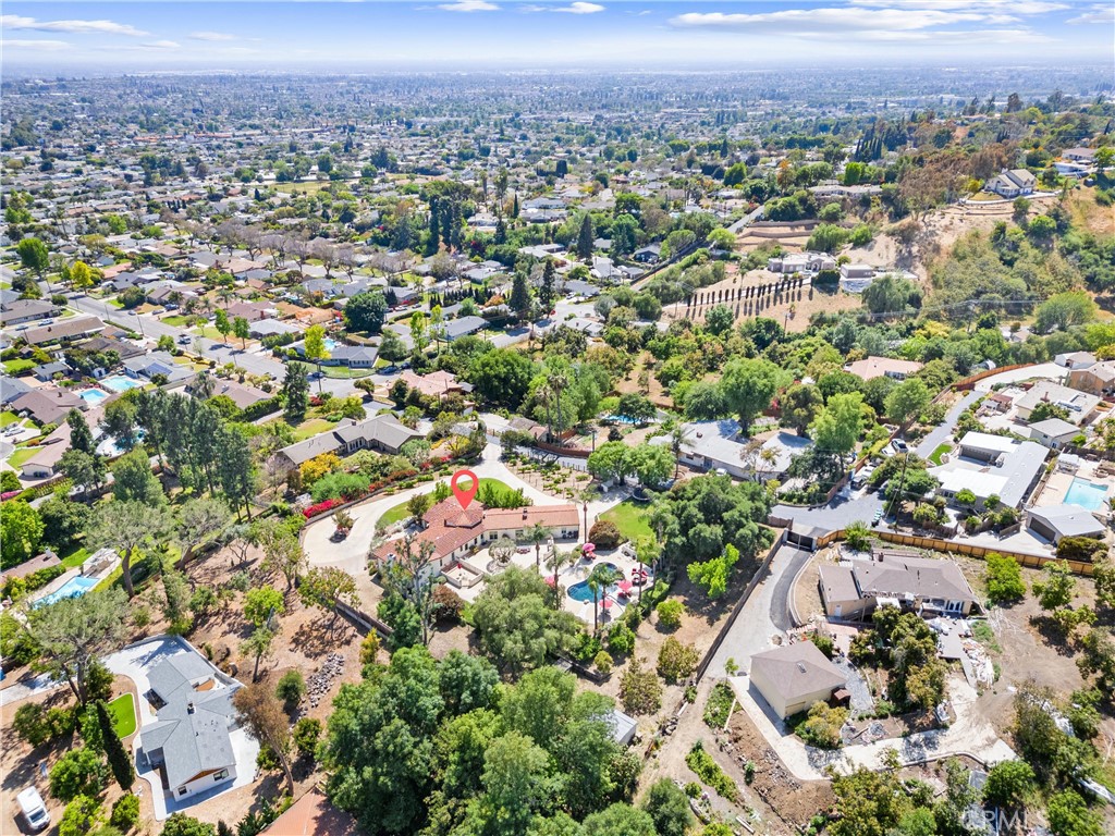 https://media.crmls.org/medias/233a908d-87e7-4b80-aebf-52d3b02a24f8.jpg?preset=X-Large