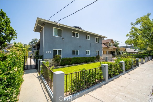 610 N Oakland AVE